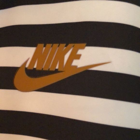 Nike Women’s Black/White Stripe woven full-zip jacket - Picture 5 of 10